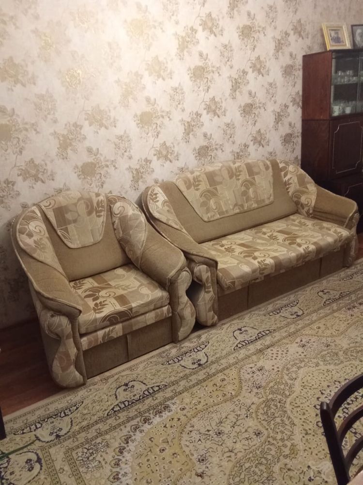 Диван с креслом