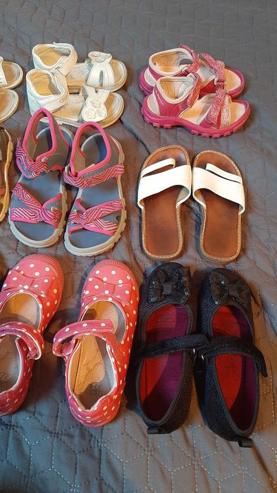 Vand sandale/slapi/balerini de fetite!