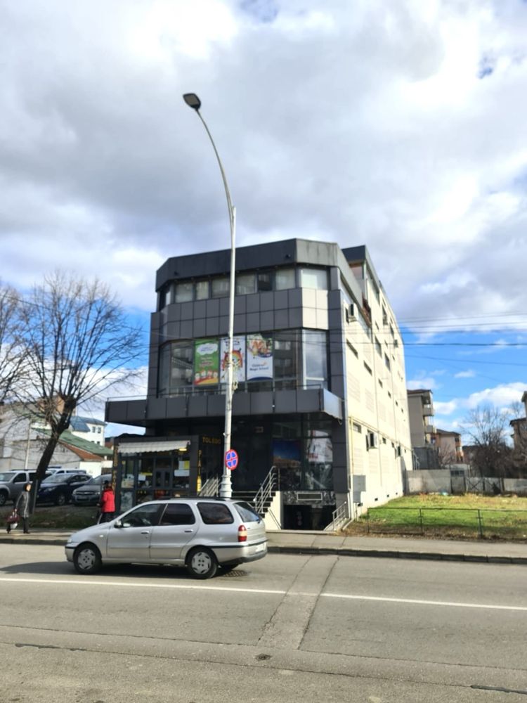 Vand cladire cu spatii comerciale si rezidentiale -hotel Traian