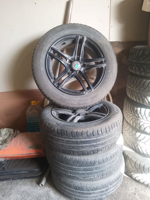 Продам комплект летней резины с дисками.