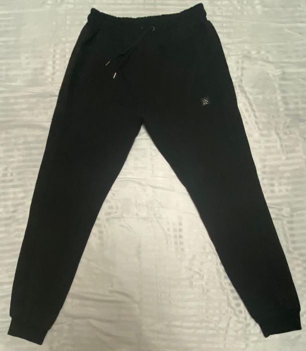 Vând compleu nou de bărbați Hugo