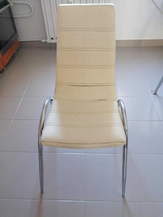 Scaun INOX bucătărie.
Scaun INOX.Perna are o subtila fisura cf. poza .