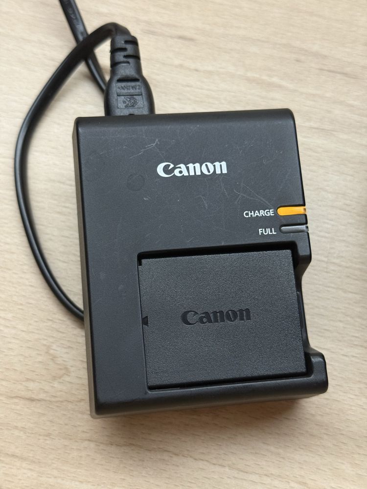 Canon EOS 2000D с обектив 18-55mm