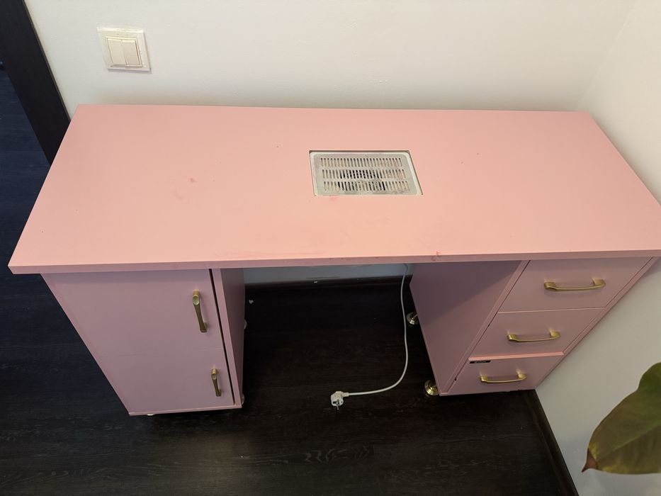 Birou manichiura cu aspirator incorporat