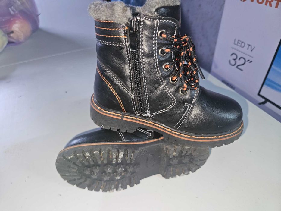 Bocanci frumosi marimea 25