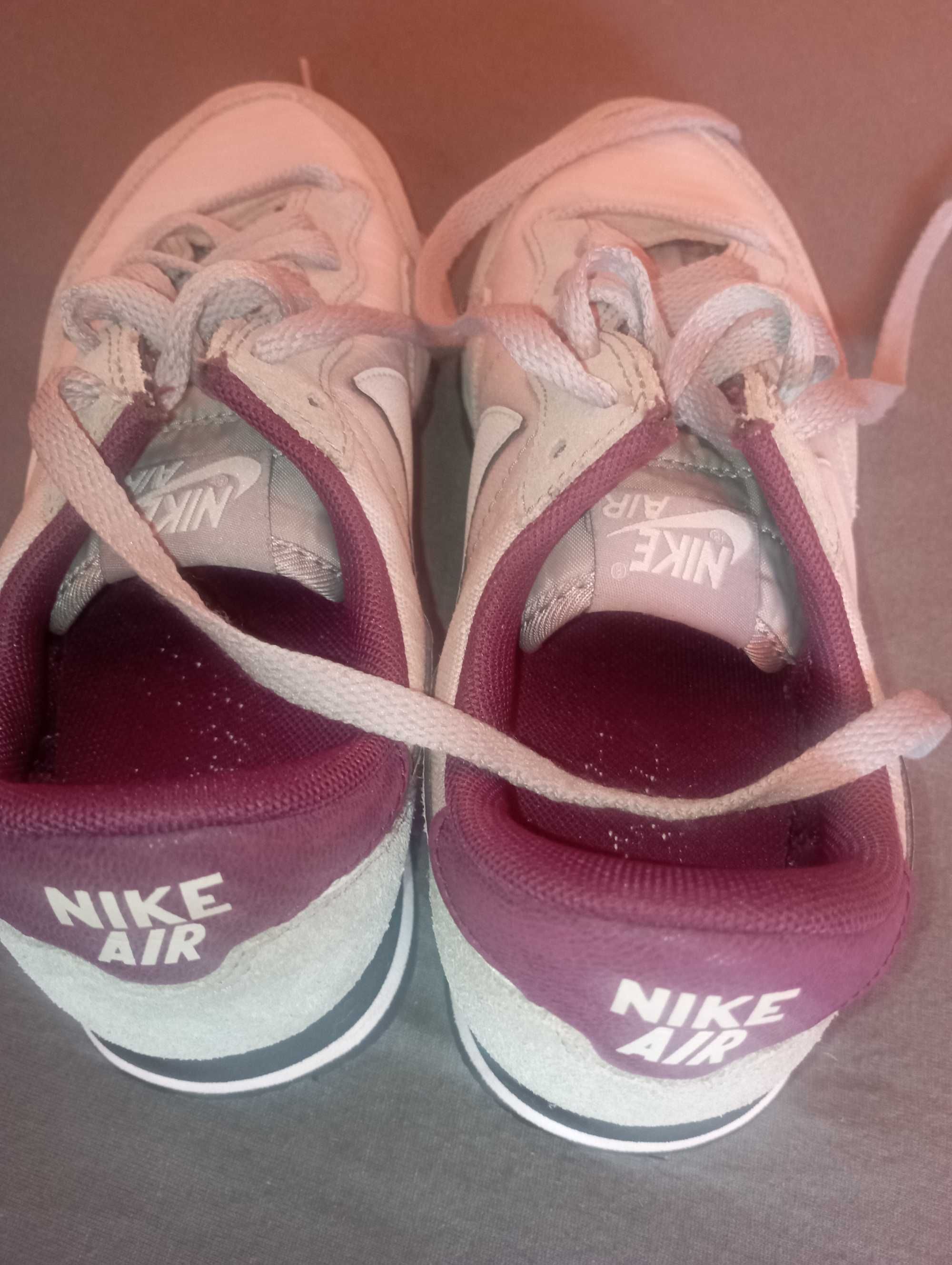 Дамски маратонки nike new balance,bench