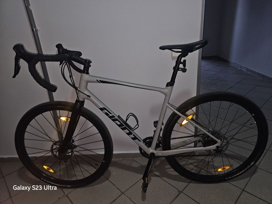 Велосипед Giant Revolt 2