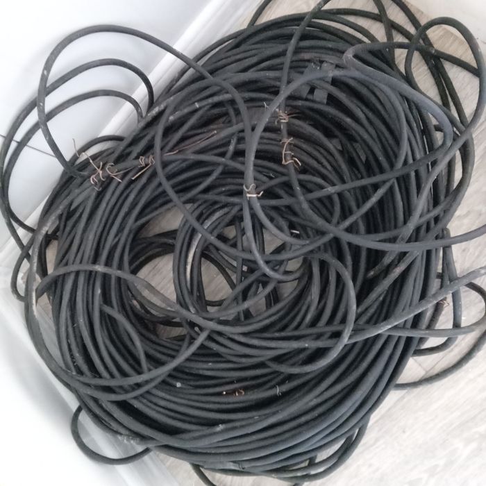 Продавам гумиран кабел 2х1.5 дължина 120м на цена 120лв.