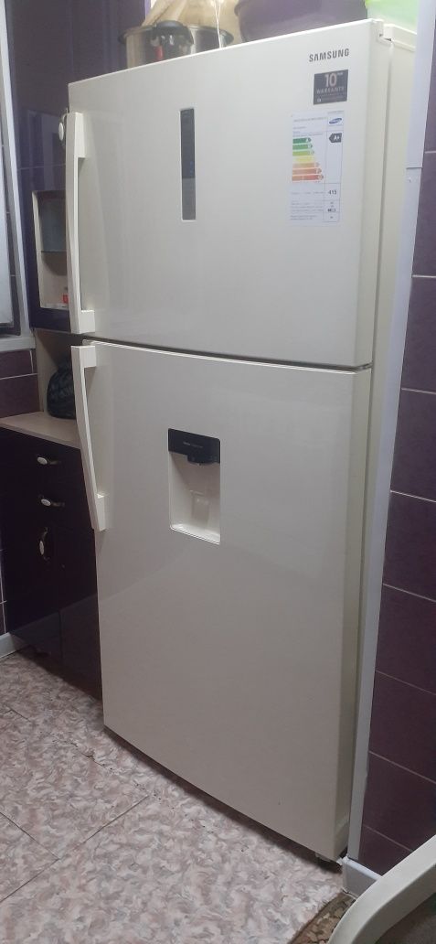 Холодильник   большой  300000тенге