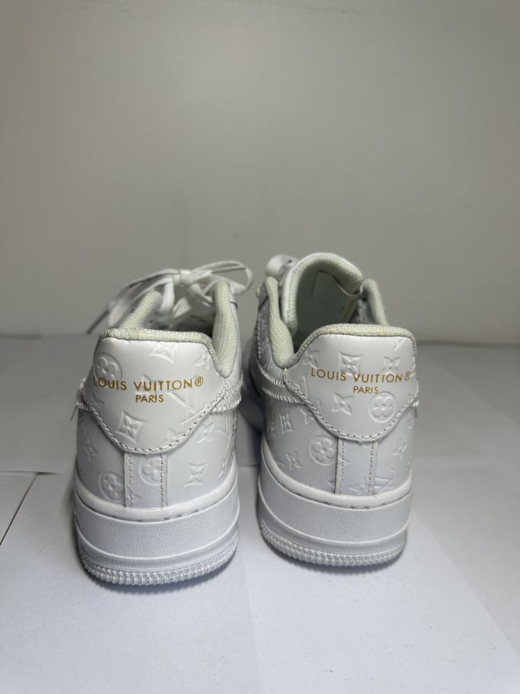 Adidasi/Sneakers Nike air force 1 x Louise Vuitton albi
