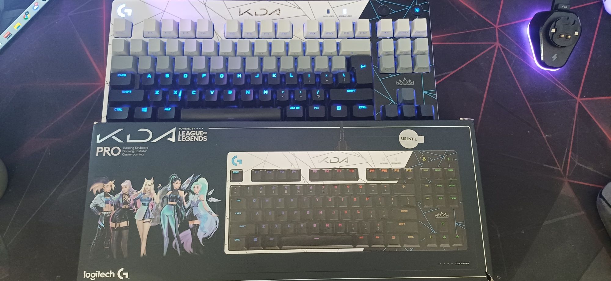 Logitech g pro KDA special edition с 2 вида кейкапове