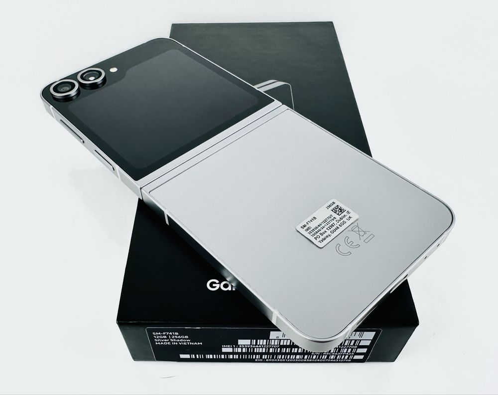 КАТО НОВ! Samsung Galaxy Z Flip 6 5G 512GB 12RAM Silver 2г. Гаранция!