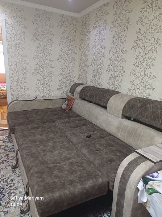 Уголок деван сотилади