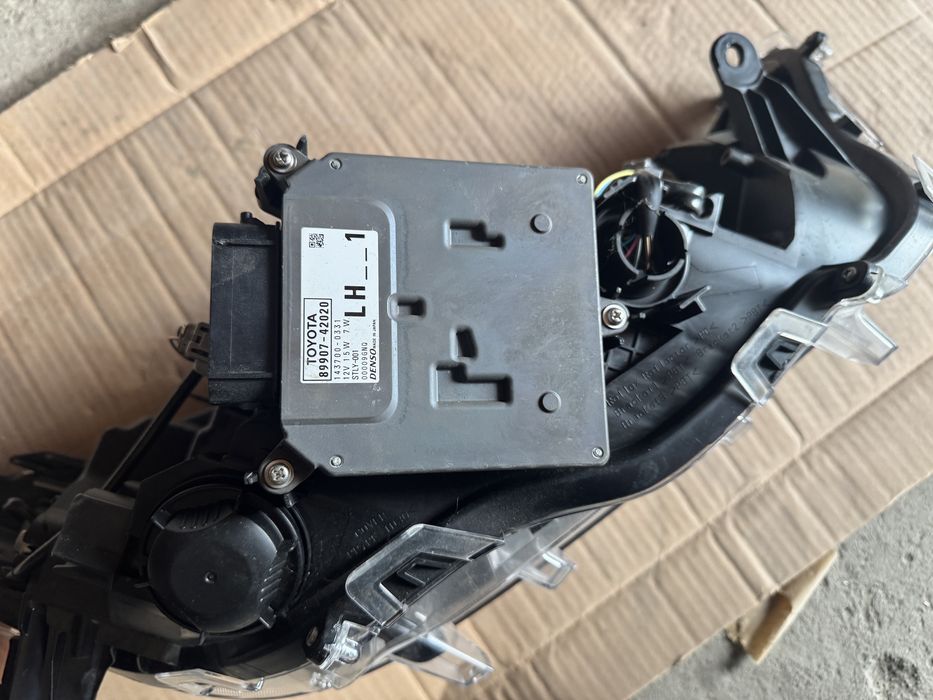 Far Faruri Toyota Rav4 2019-2024 LED Original Complet