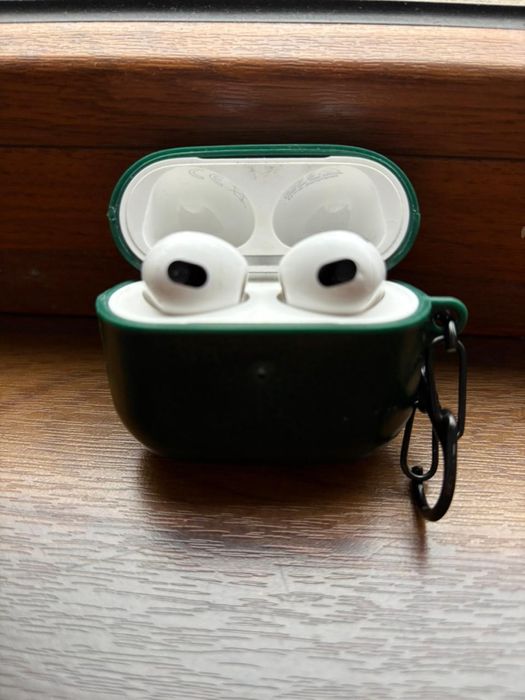 Продам оригинальные airpods 3
