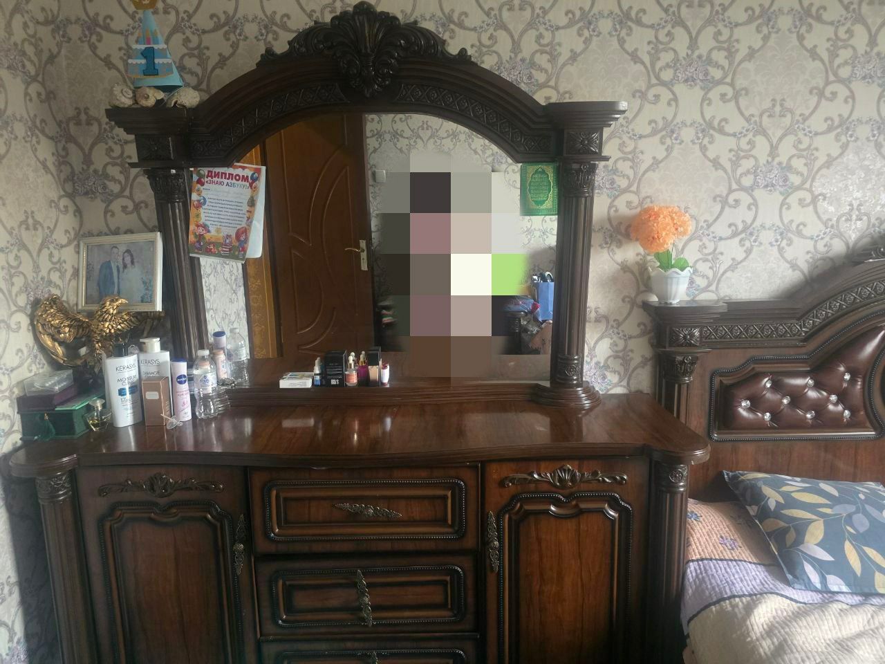 Shkaf, yotoqxona va garniter sotiladi!