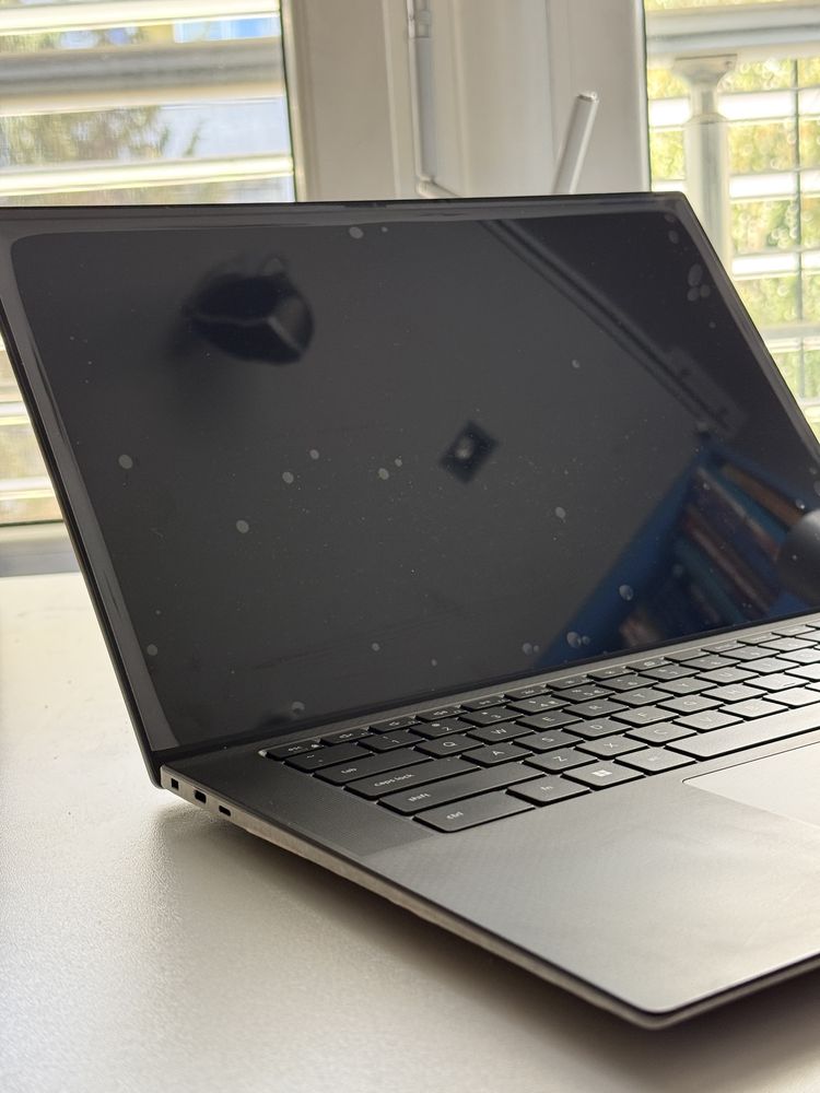 Dell Precision 5570 - i7 12th Gen, 32GB RAM