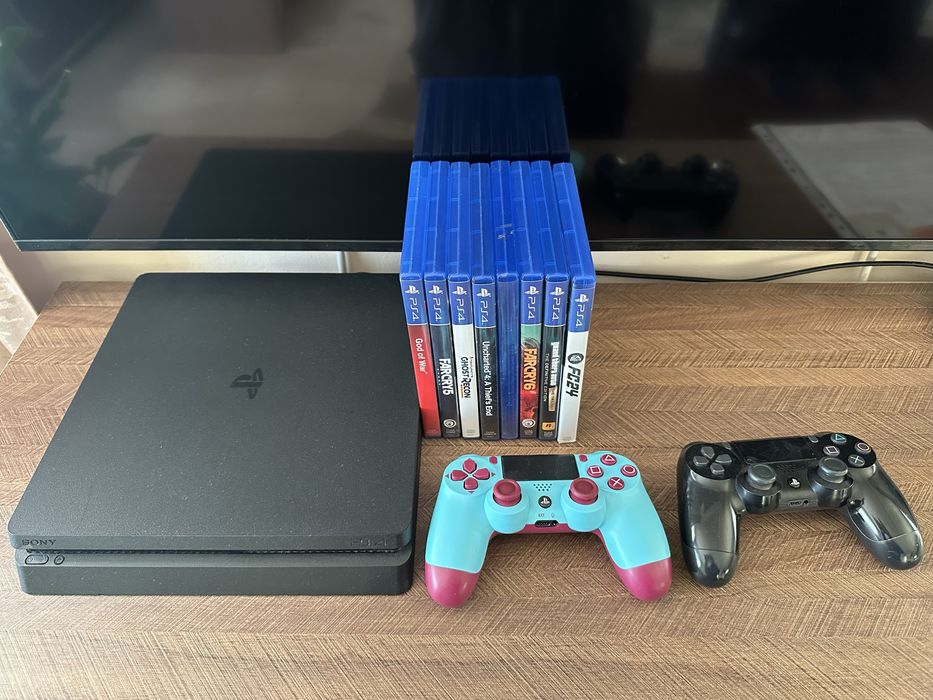 Playstation 4 с 2 джойстика + 8игри