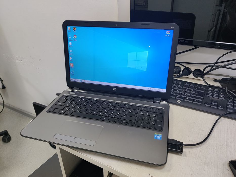Продам Ноутбук HP в хорошем состояний. Windows 10. Батарея держит.