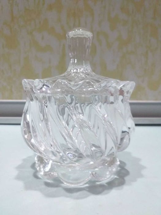 Сахарница, вареница стеклянная.