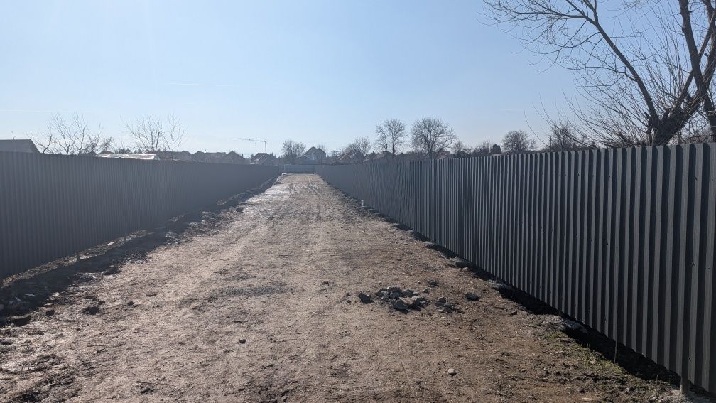 Vând teren intravilant in Făgăraș cânepi gard și porți noi