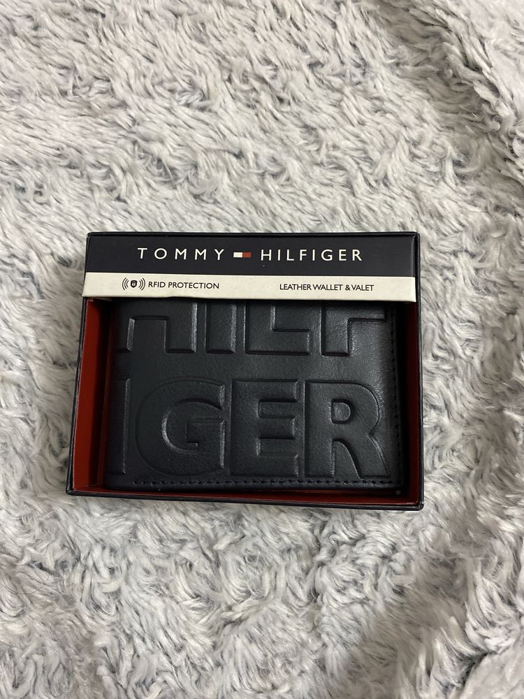 Нов портфейл Tommy Hilfinger