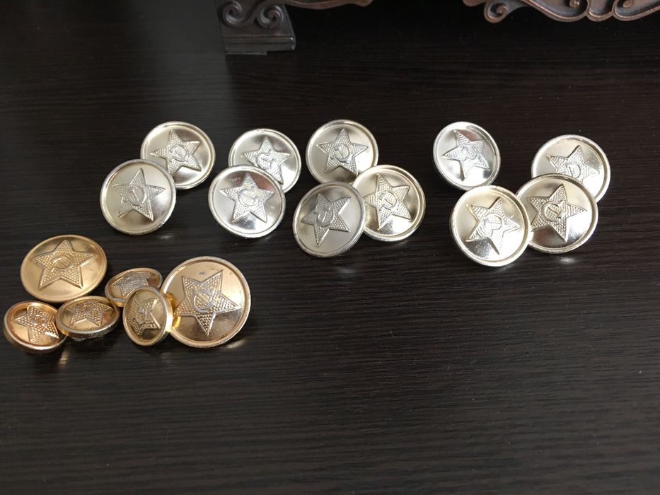 Пуговицы 18 шт военные со звездой раритет. Большие и маленькие