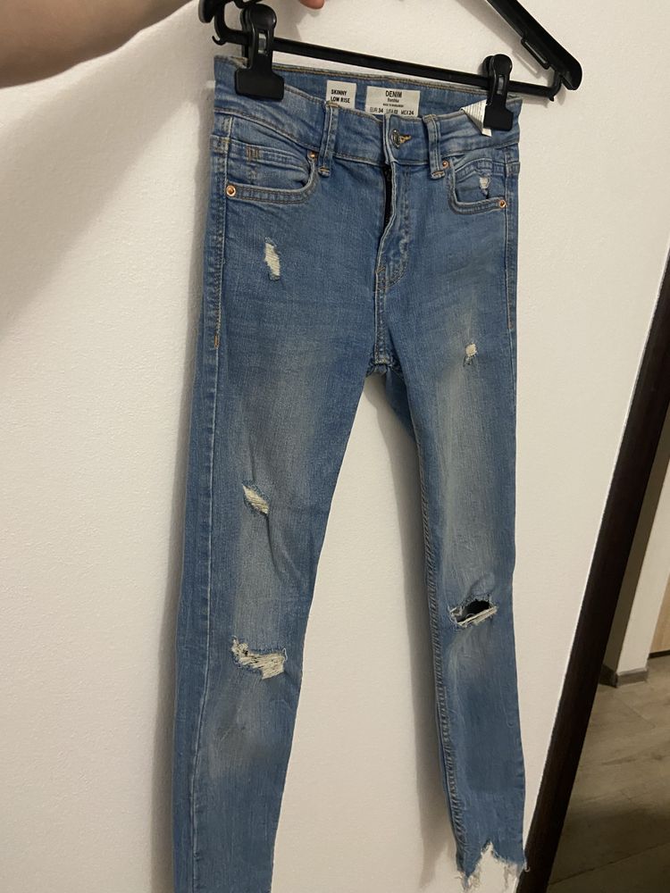 Blugi bershka xs