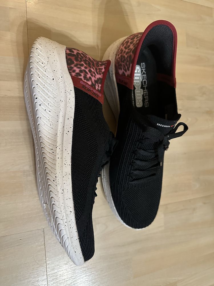 Нови дамски маратонки Skechers номер 41