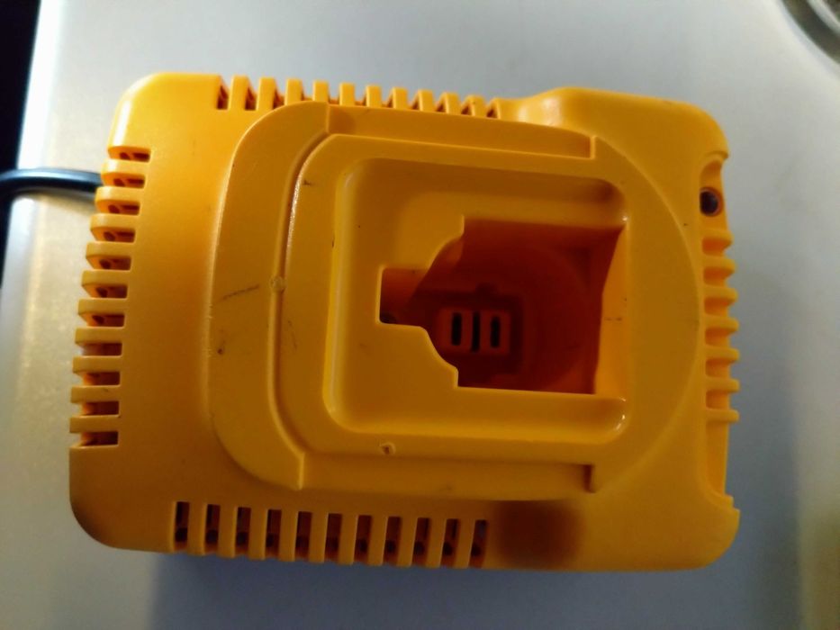 Încărcător acumulator NiCd bormașină Dewalt 18 V
