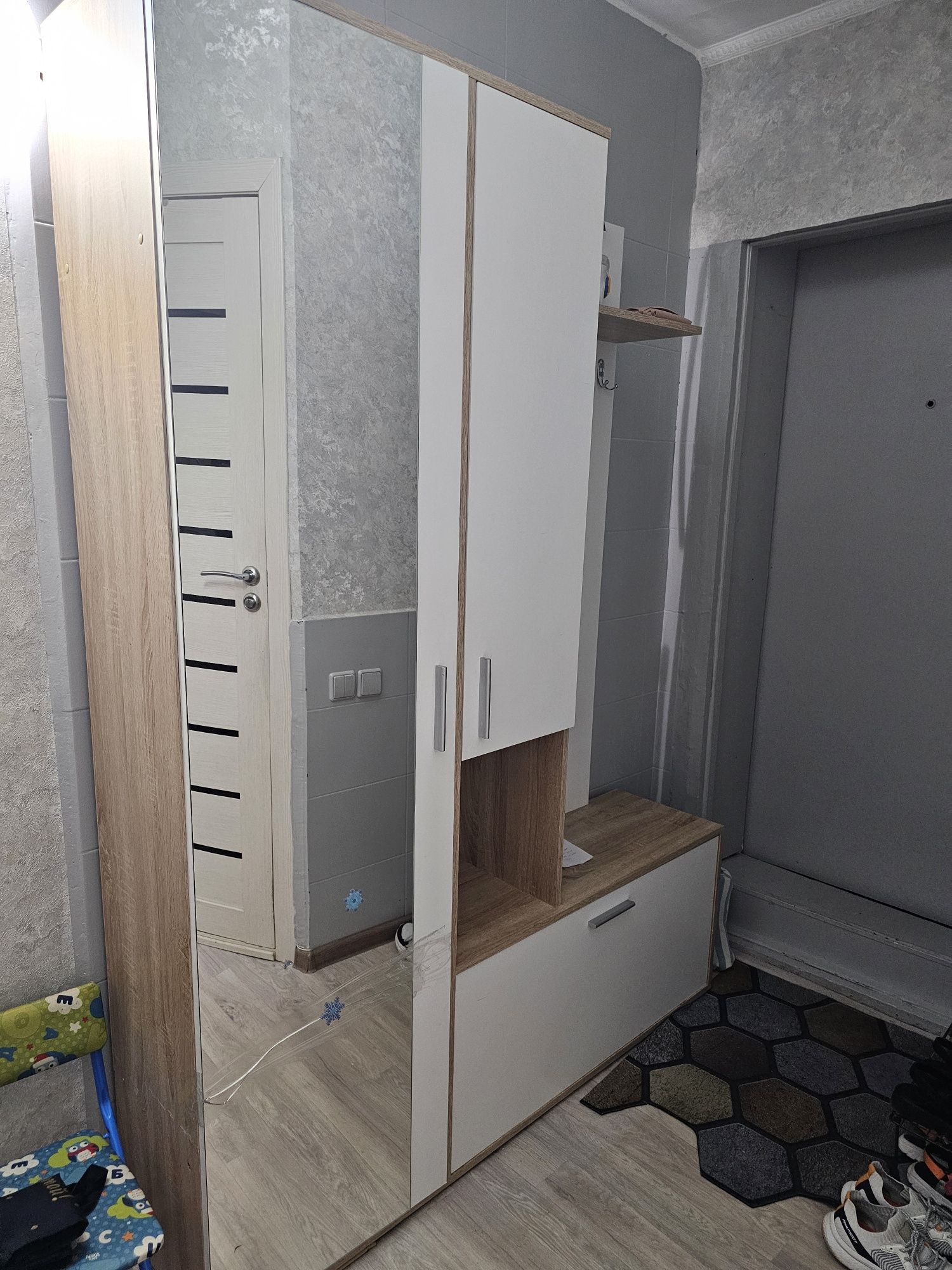 Шкаф в прихожую бу
