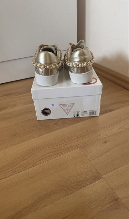 Tenesi Guess marimea 37 noi