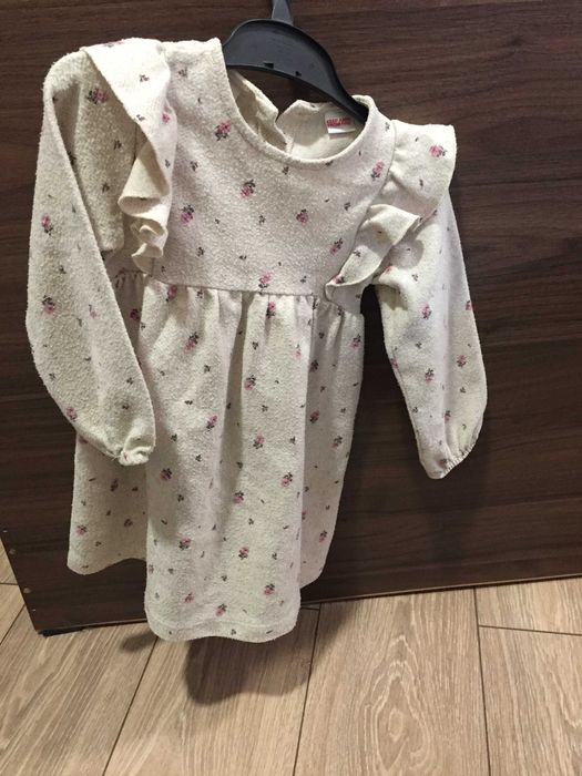 Дрехи за момиче 3-4 години, 104 см. официални рокли, гащеризон, дънки