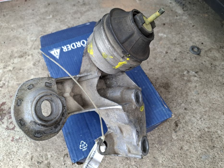 Suport motor dreapta passat b5.5 2003 OEM 8D0 199 382AE (8D0199382AE)