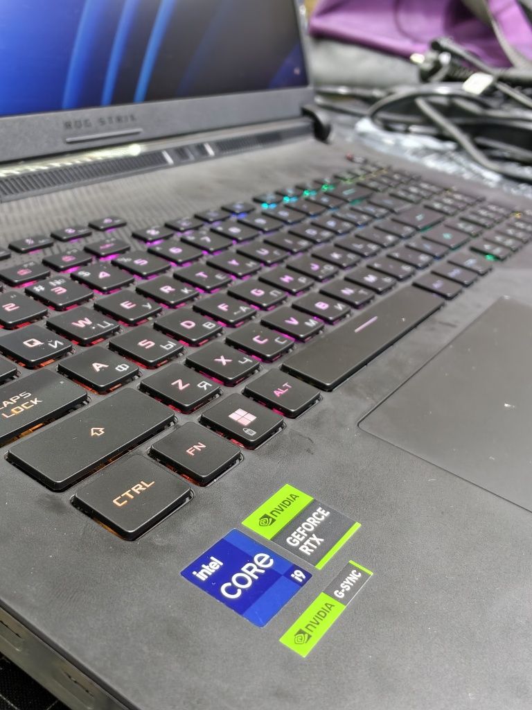 ASUS Rog strix Scar G18