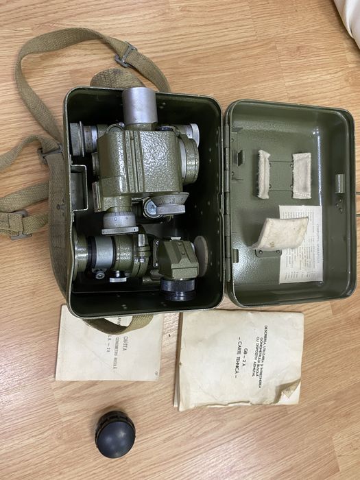 AZIMUTAL, Goniometru busola cu trepied