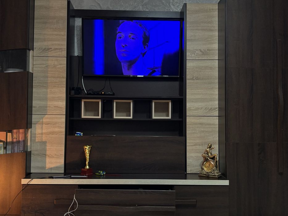 Продам телевизор работает