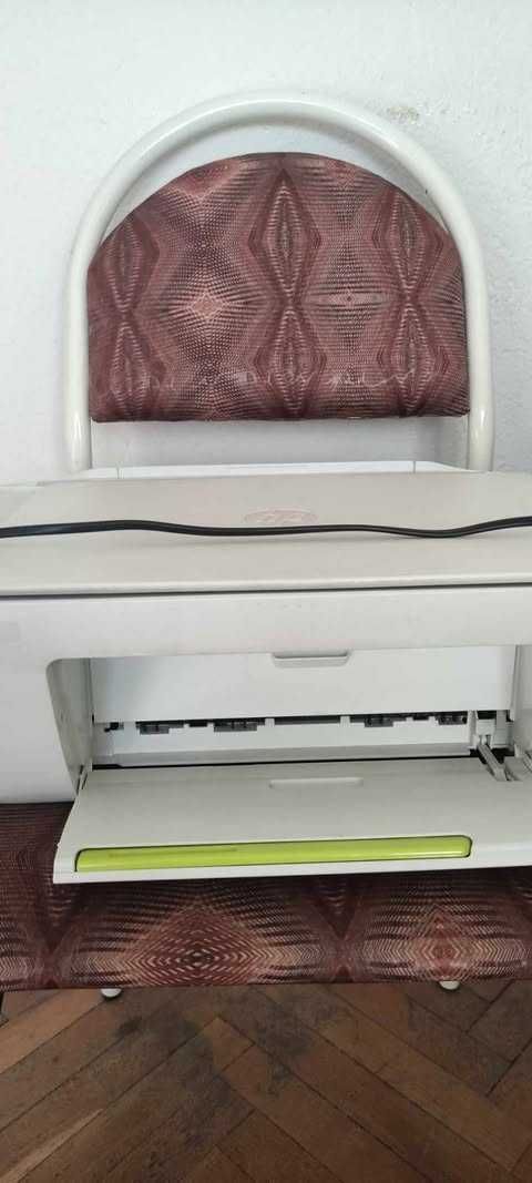 Цветен принтер, скенер и ксерокс HP Deskjet 2130 All-in-one Series