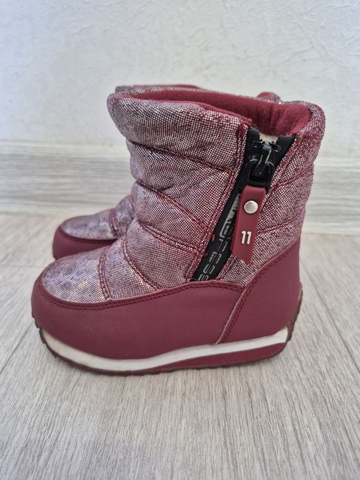 Продаётся обувь для девочек и подростков