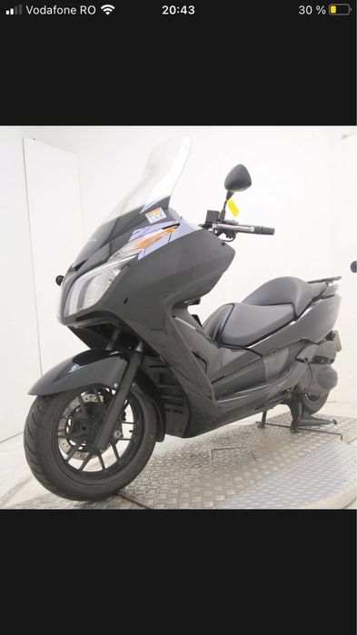 Maxiscuter moto honda forza nss300