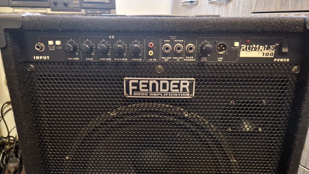 Vand amplificator de bass FENDER