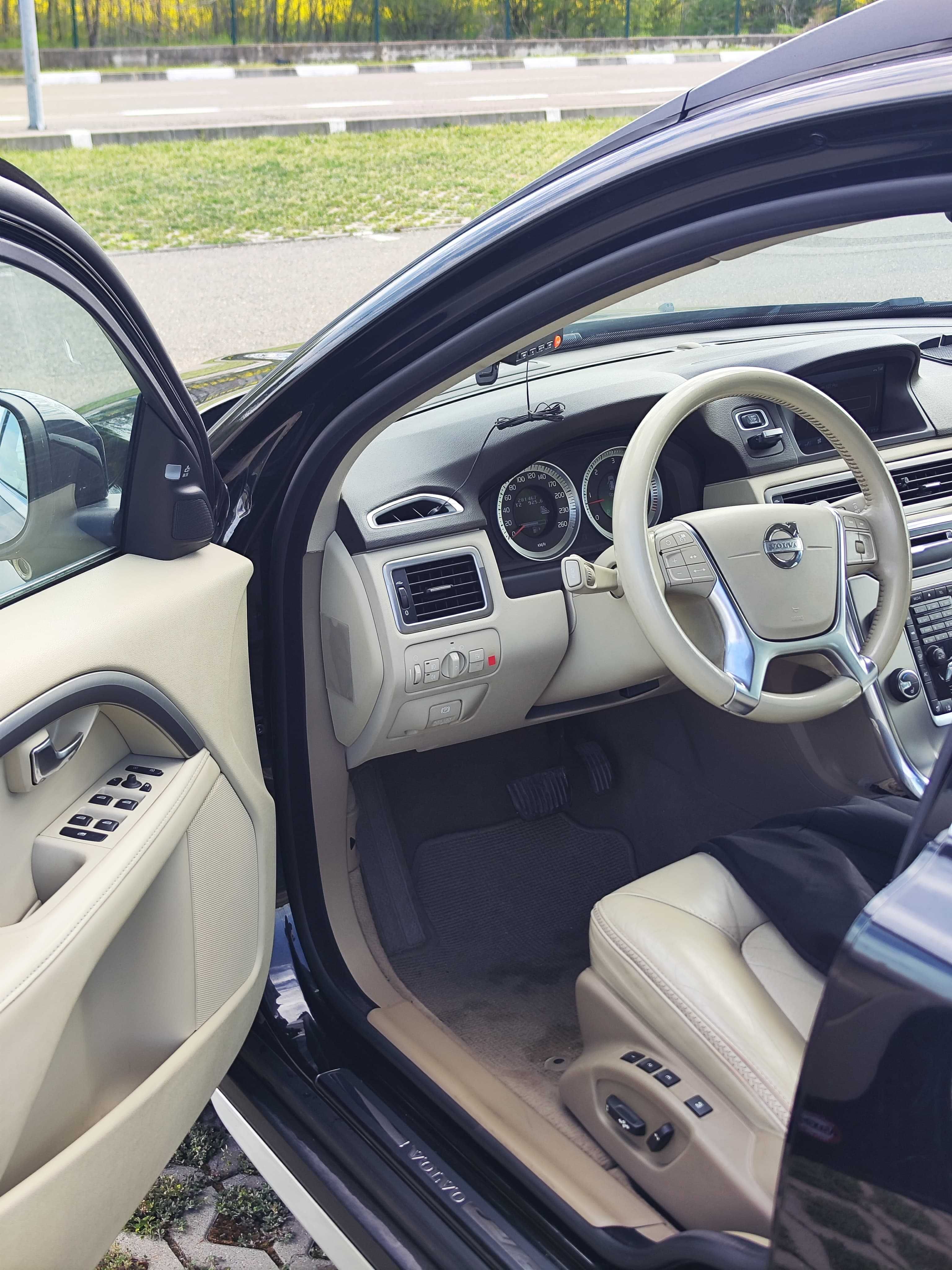 Volvo XC70 Cross-Country edition 2012