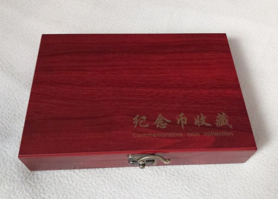 Кутия дървена за съхранение на монети.