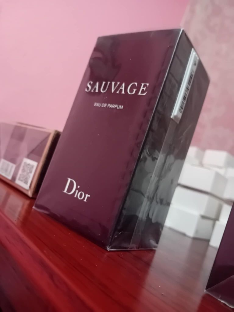 Super preț 149 de lei orice parfum.