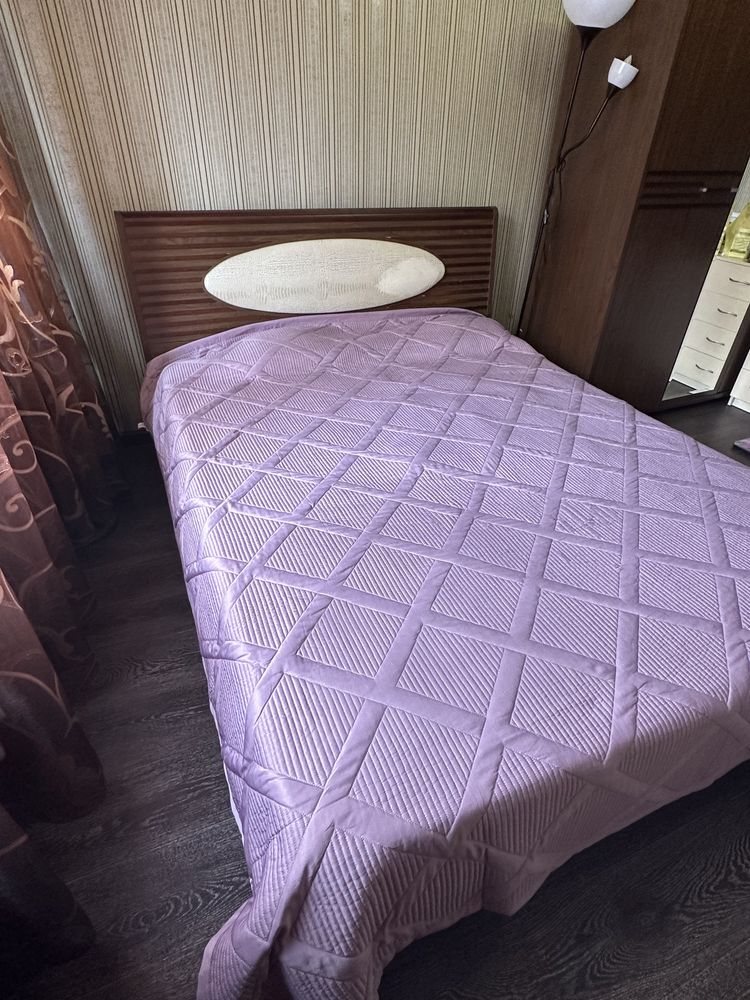 Продается кровать и столик