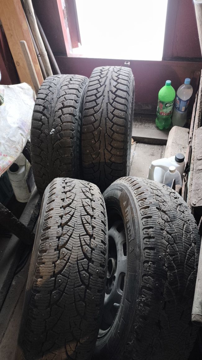 Шины зимние 195/70 R15 C. Диски 6J×15 H2, ET44