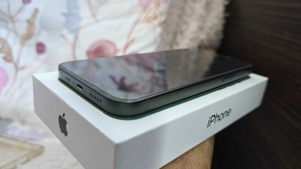 iPhone 13 Green 128 GB – пълен комплект, с остатъчна ГАРАНЦИЯ