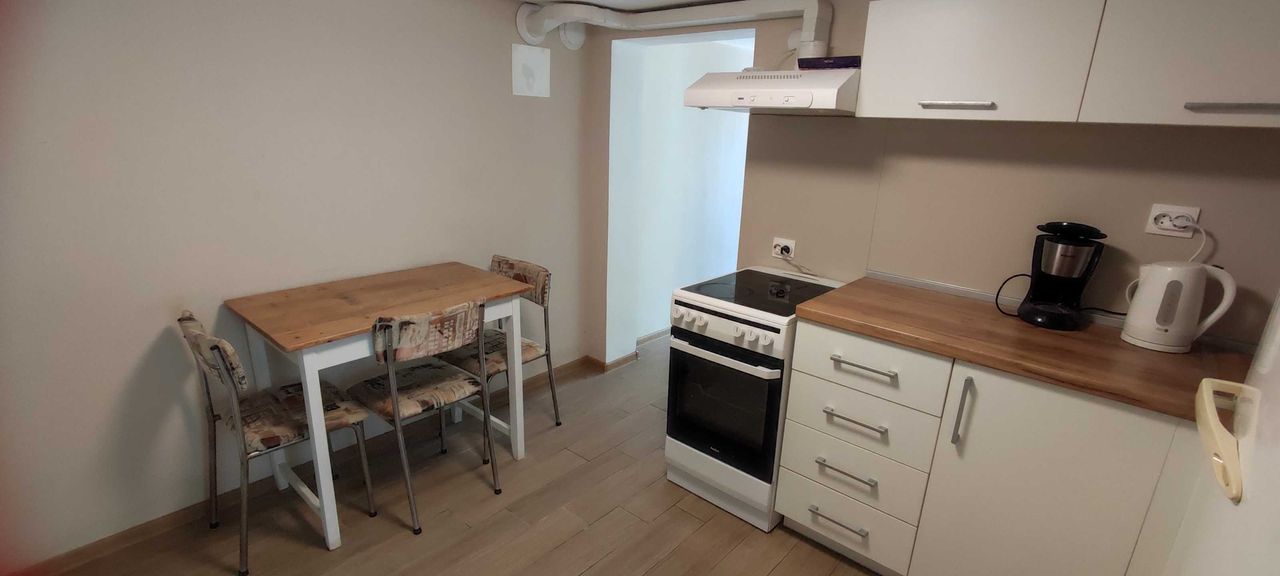 Дава се под наем Етаж от къща в Варна, Автогара - 58 кв.м за 459 € - Снимка #4