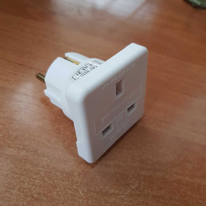 Adaptor priza UK
