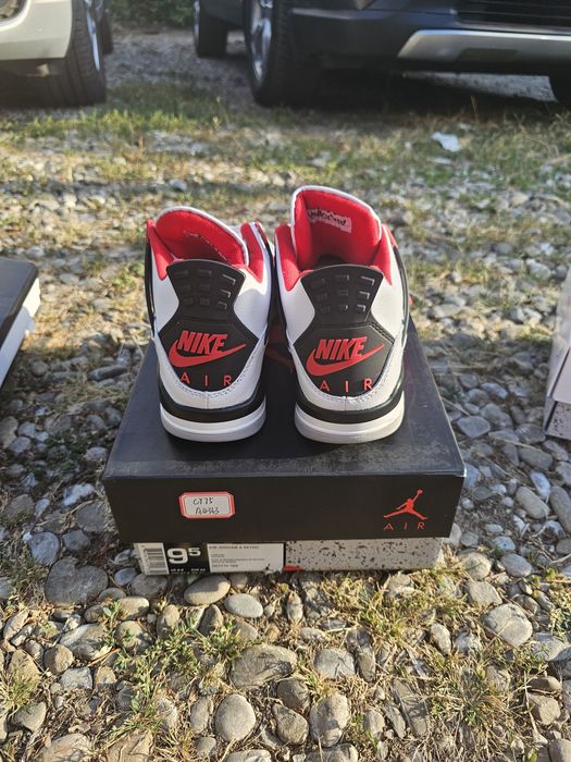 Jordan 4 fire red